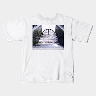 Thames, a Boat Gate near the Tower of London. Great Britain  2009 Kids T-Shirt